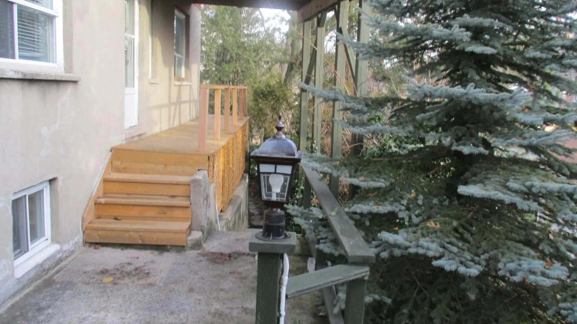 High Park Junior Studio With Washroom And Kitchen Toronto Canadá