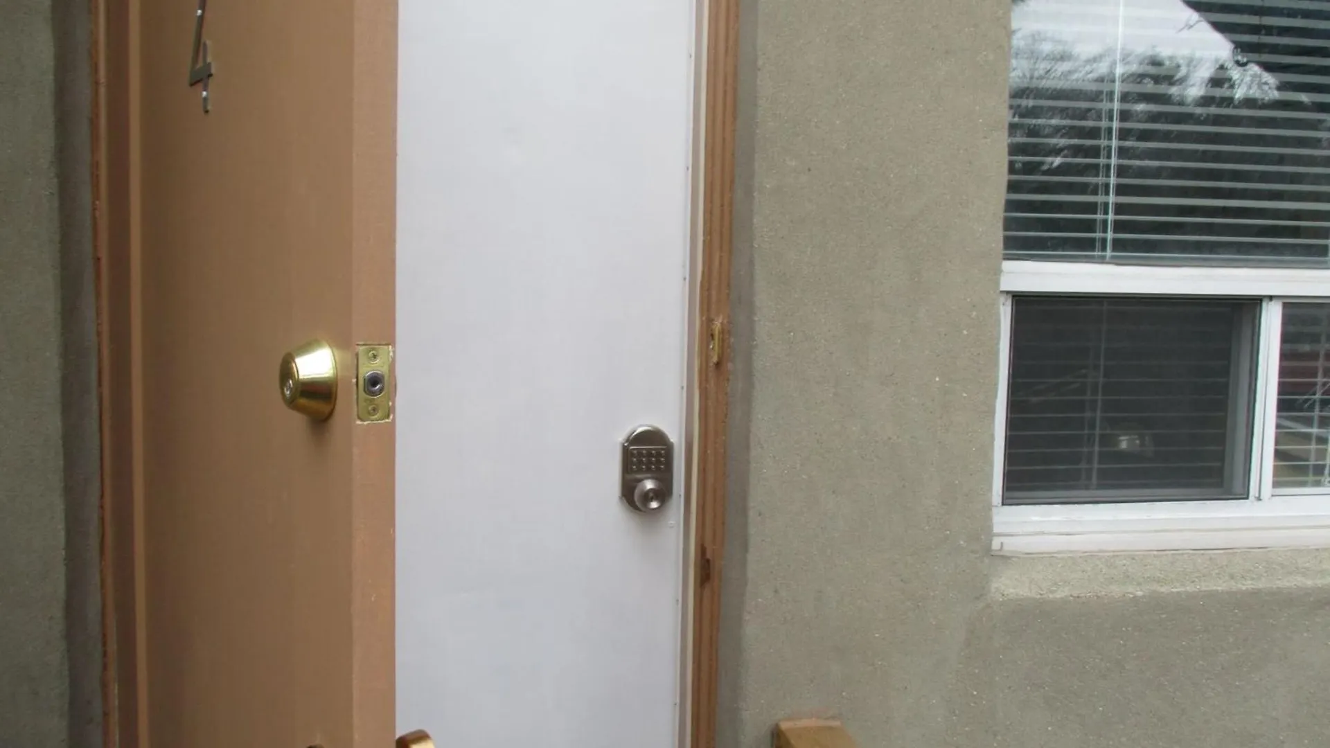 Apartment High Park Junior Studio With Washroom And Kitchen Toronto Canada